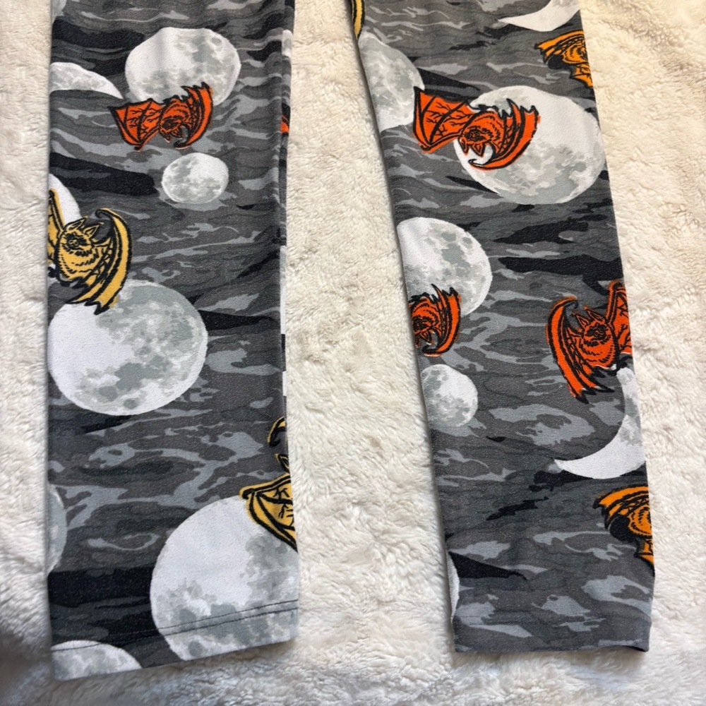 LuLaRoe Leggings One Size Gray Camo Orange Bats White Moons Halloween Goth - Picture 5 of 13
